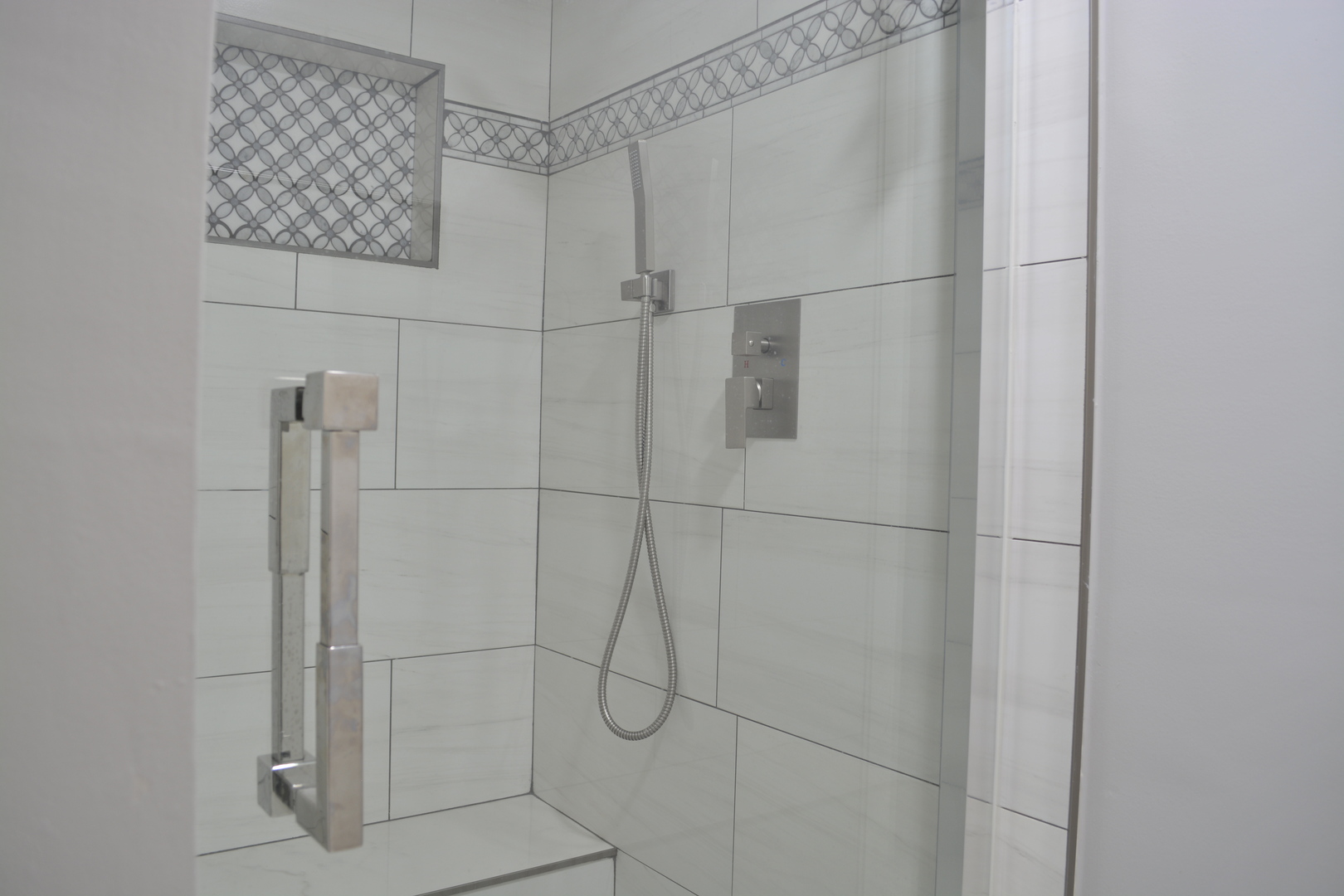 1203 Timber Drive Elk Grove Village, IL 60007 - Photo 10 of 32 a bathroom with a shower