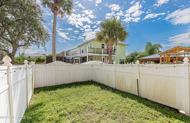 a view of a house with a backyard