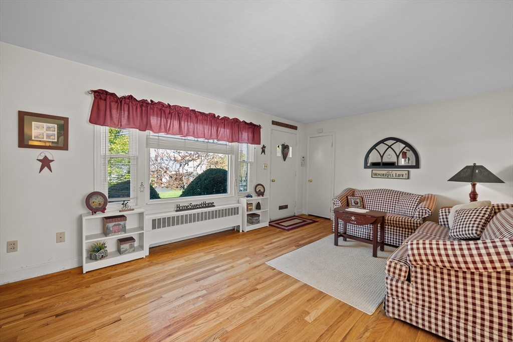 16 Thornton Road Worcester, MA 01606 - Photo 5 of 29 Gallery Image 5