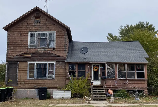 $34,900 | 712 7th Avenue, Menominee, MI 49858