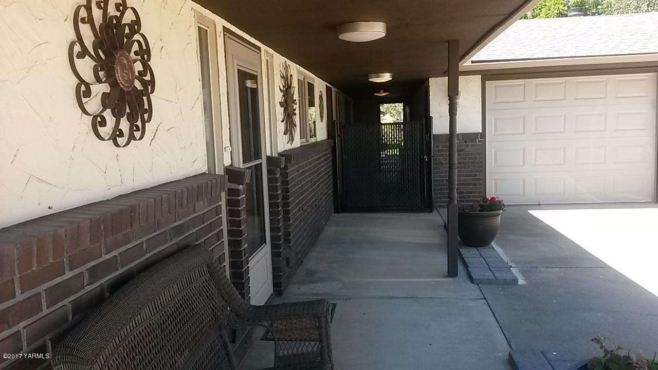 a view of entryway