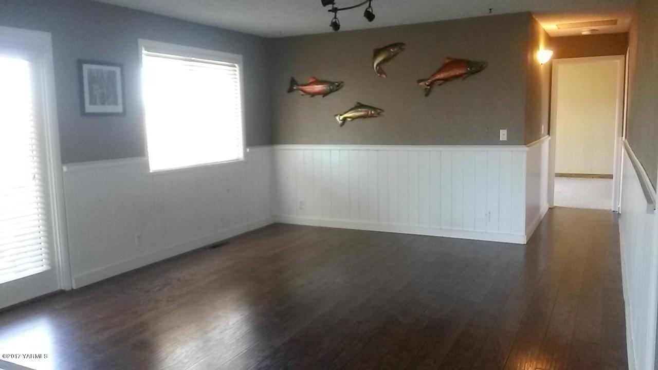 11604 Summitview Ext Road Yakima, WA 98908 - Photo 14 of 41 an empty room with wooden floor and windows