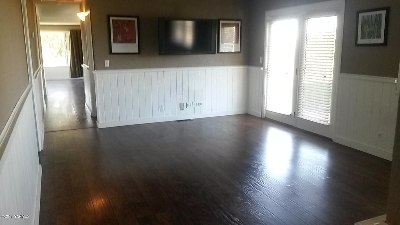 11604 Summitview Ext Road Yakima, WA 98908 - Photo 15 of 41 an empty room with wooden floor and windows