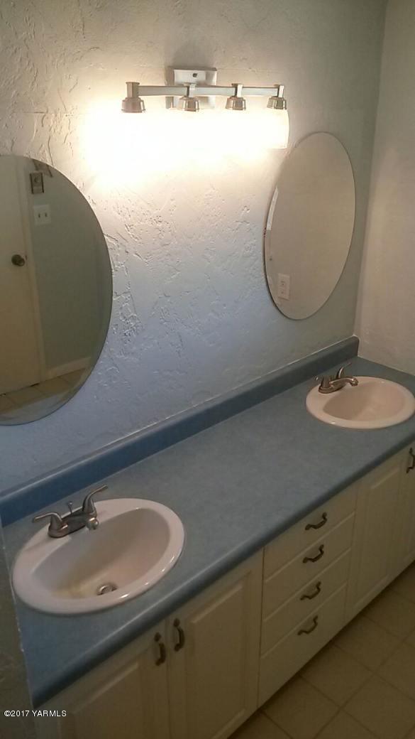 11604 Summitview Ext Road Yakima, WA 98908 - Photo 20 of 41 a bathroom with a sink and a mirror