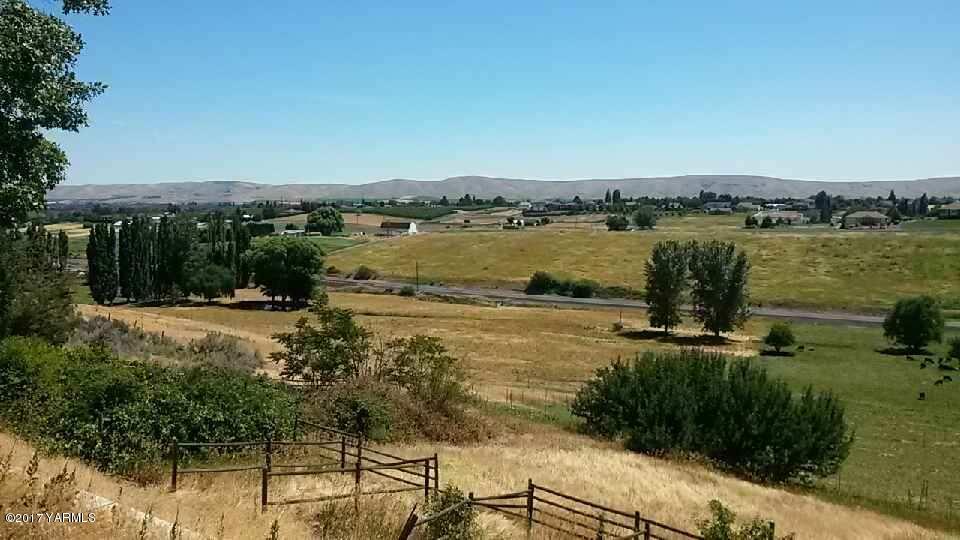 11604 Summitview Ext Road Yakima, WA 98908 - Photo 23 of 41 a view of a lake with houses in the back