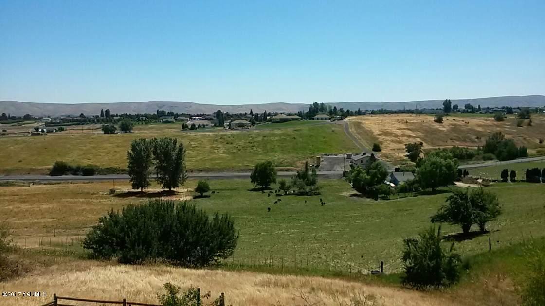 11604 Summitview Ext Road Yakima, WA 98908 - Photo 24 of 41 a view of a lake with houses in the back