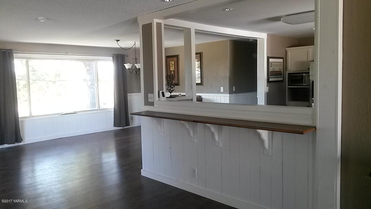 11604 Summitview Ext Road Yakima, WA 98908 - Photo 4 of 41 a bathroom with a sink and a large mirror