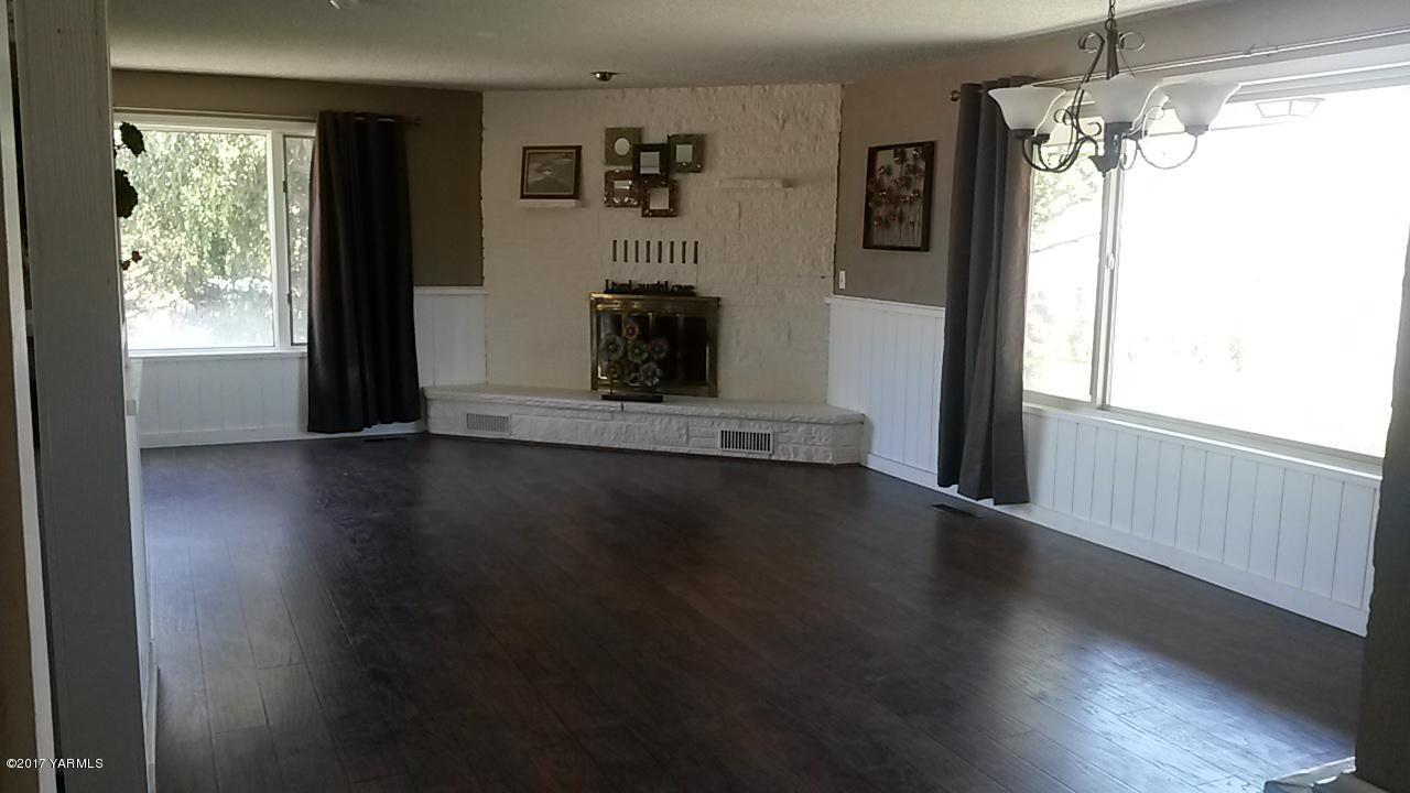 11604 Summitview Ext Road Yakima, WA 98908 - Photo 5 of 41 a view of a living room with hardwood floor and a window