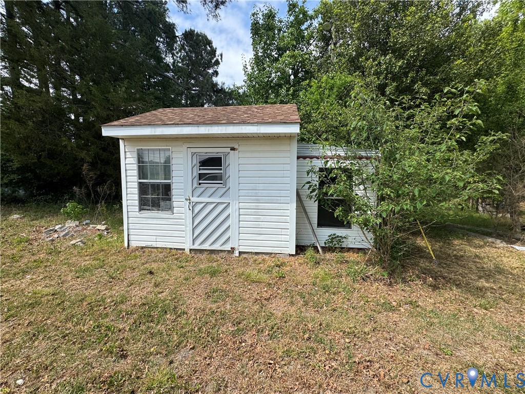 303 Purdy Road Emporia, VA 23847 - Photo 4 of 18 a view of a house with a yard
