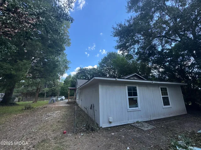 a house view with a outdoor space