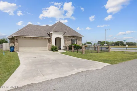 $289,000 | 227 Tall Oaks Lane, Youngsville, LA 70592