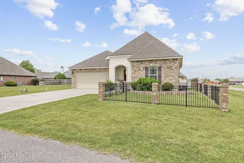 $289,000 | 227 Tall Oaks Lane, Youngsville, LA 70592