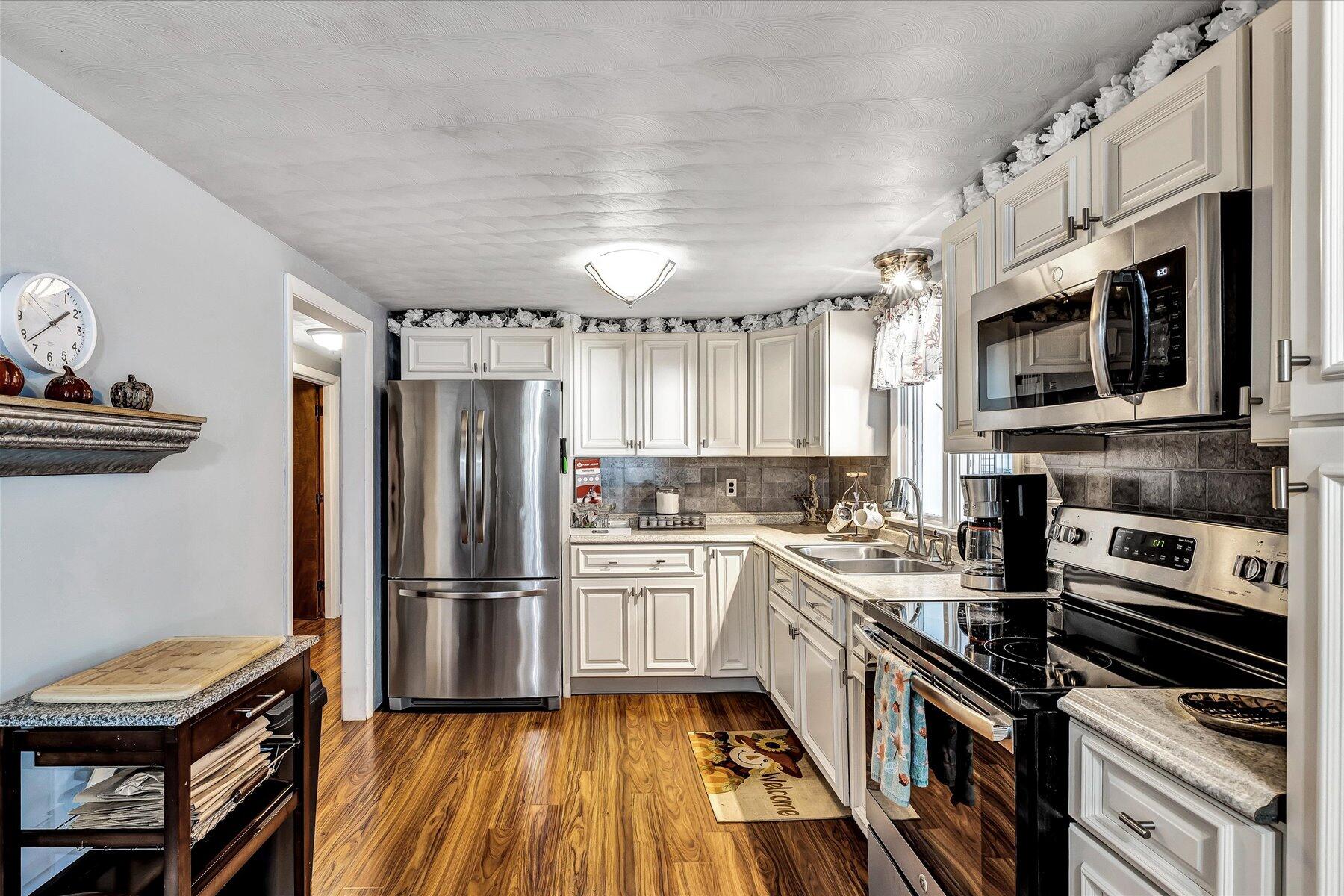 223 Great Neck Road North Mashpee, MA 02649 - Photo 8 of 44 23-Y1A9052
