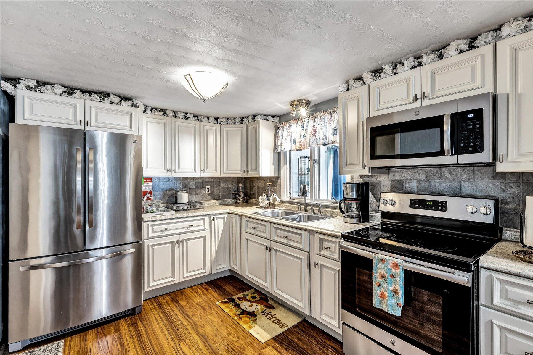 223 Great Neck Road North Mashpee, MA 02649 - Photo 9 of 44 24-Y1A9055