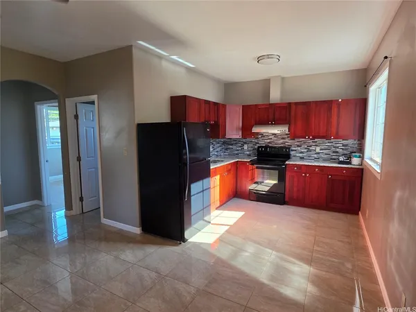 $2,300 | 3232 A Ahinahina Place, Unit 4, Honolulu, HI 96816