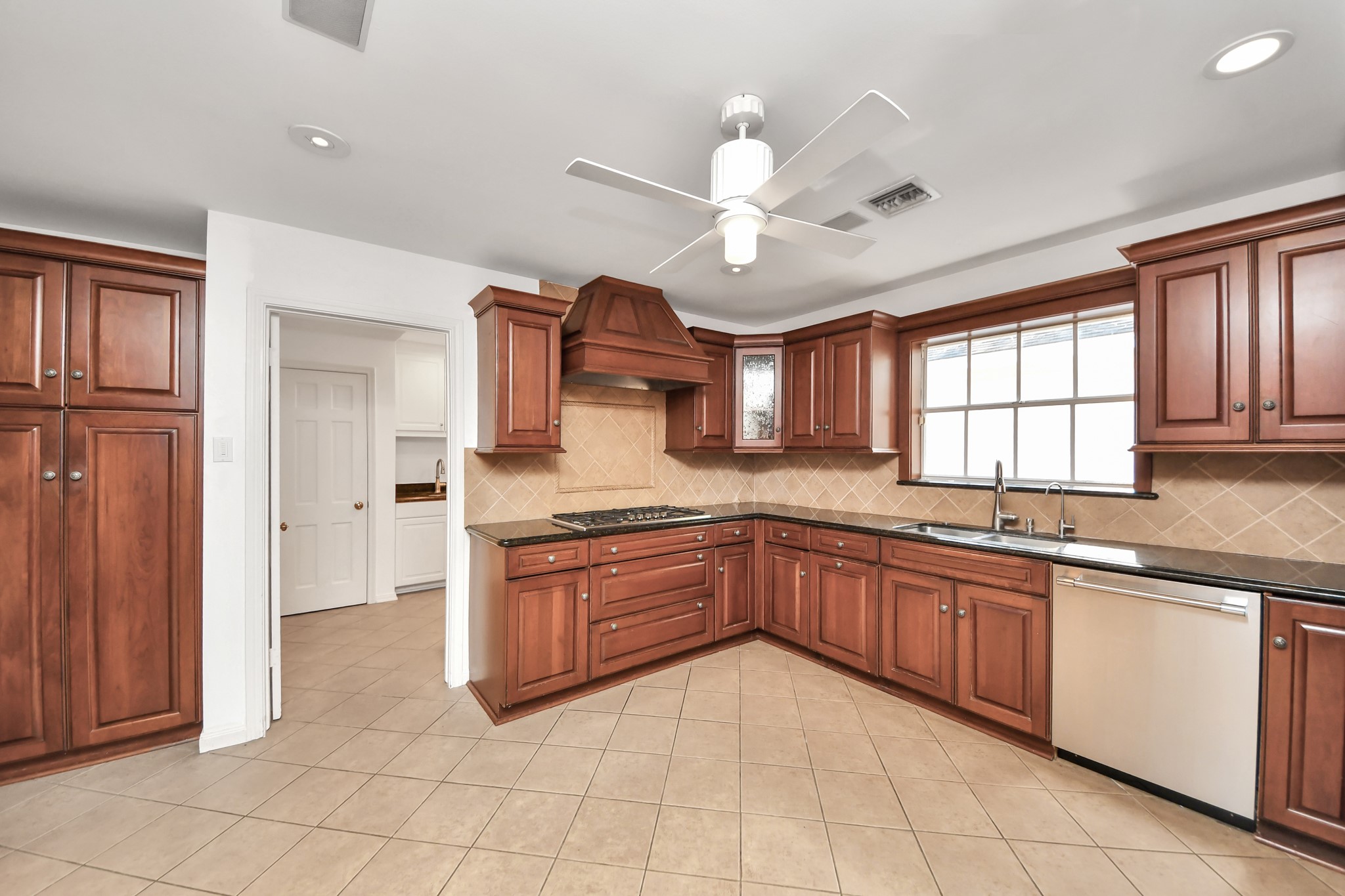 354 Knipp Road Houston, TX 77024 - Photo 9 of 31 Gallery Image 9