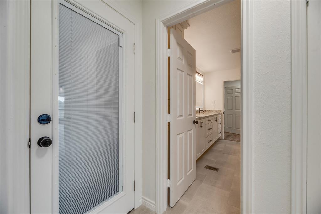 2720 Seeton Road Grand Prairie, TX 75054 - Photo 11 of 31 a view of a hallway with white walls