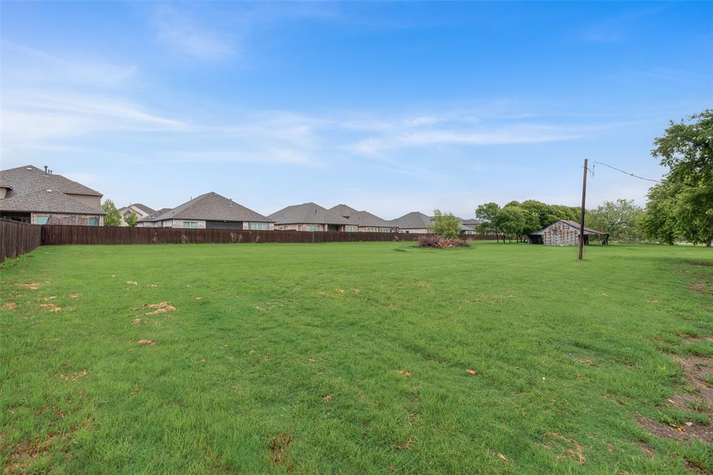 2720 Seeton Road Grand Prairie, TX 75054 - Photo 28 of 31 a view of a green field with house in the background