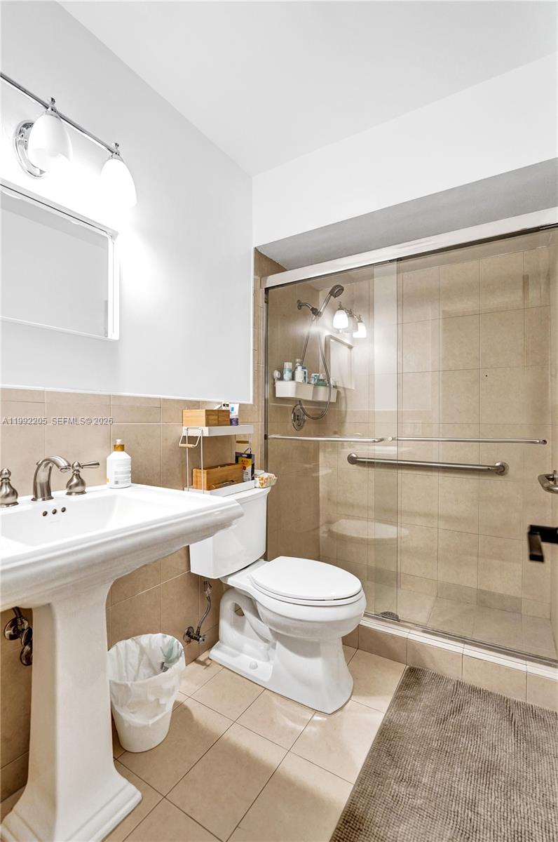 3350 North 40th Street Hollywood, FL 33021 - Photo 61 of 100 a bathroom with a sink toilet and shower