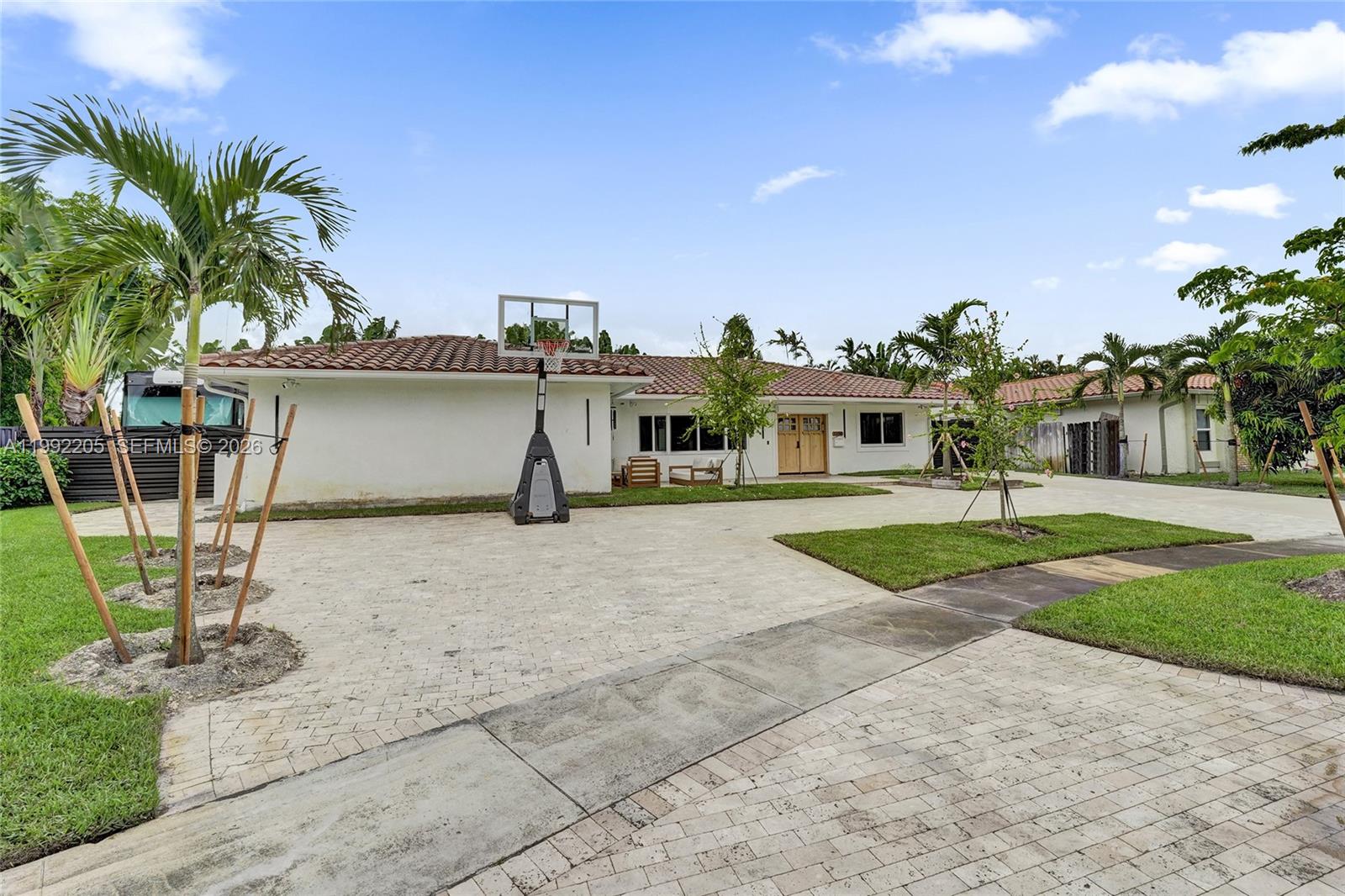 3350 North 40th Street Hollywood, FL 33021 - Photo 7 of 100 a front view of a house with a garden and plants