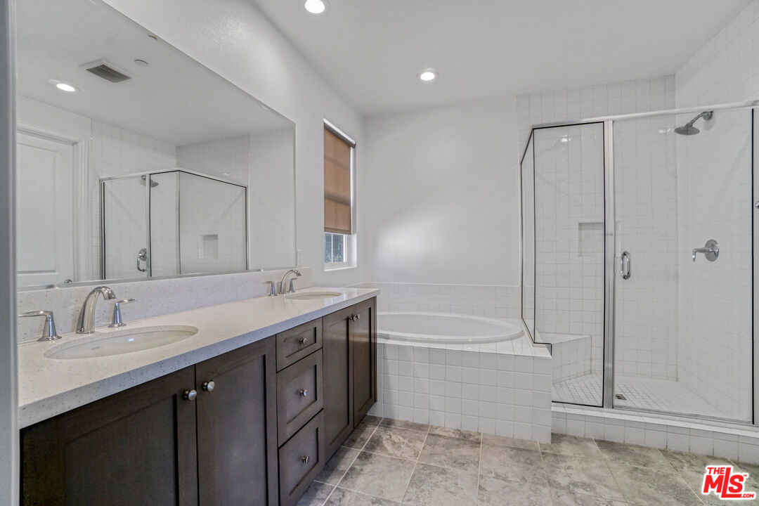 20705 West Chestnut Circle Porter Ranch, CA 91326 - Photo 22 of 35 a bathroom with 2 sink tub and a mirror