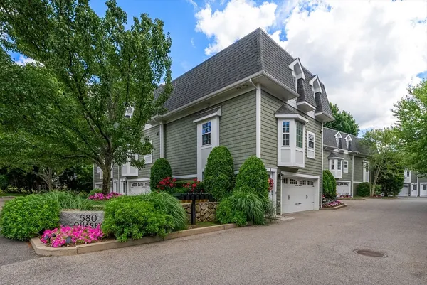 $679,000 | 580 Quarry Street, Unit 4, Quincy, MA 02169