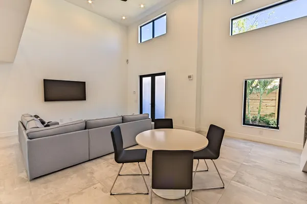 $4,500 | 1955 Northeast 4th Street, Unit # 2, Deerfield Beach, FL 33441
