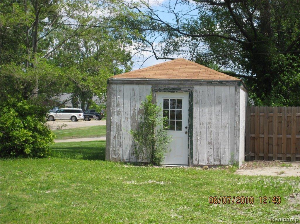 4439 Venoy Road Wayne, MI 48184 - Photo 3 of 13 Shed