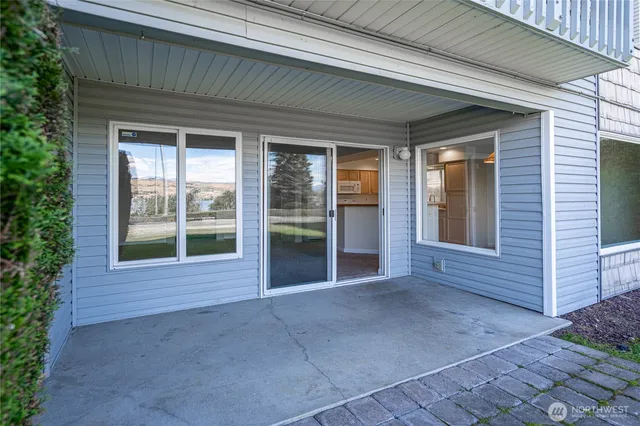 a view of a houses with a yard