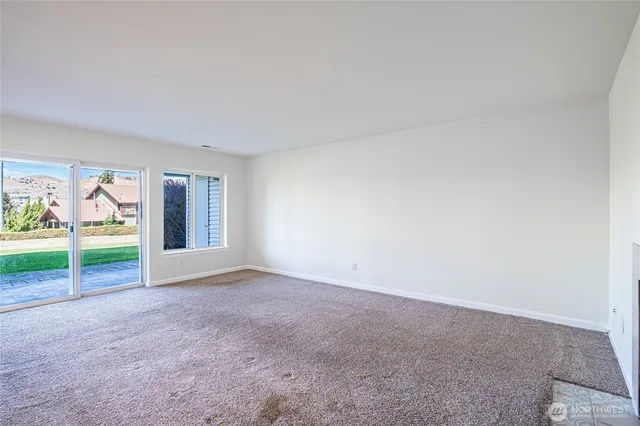 a view of empty room with floor to ceiling window