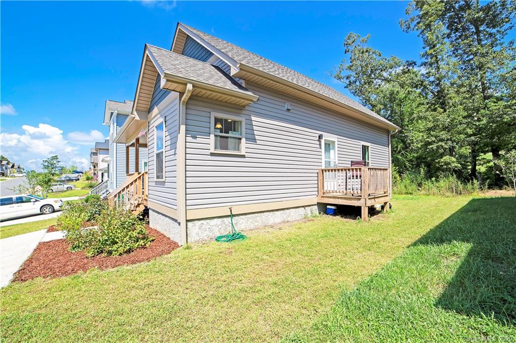 11 Yarrow Meadow Road Weaverville, NC 28787 - Photo 4 of 31 Gallery Image 4
