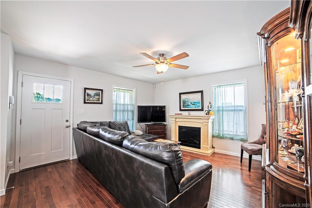 11 Yarrow Meadow Road Weaverville, NC 28787 - Photo 6 of 31 Gallery Image 6