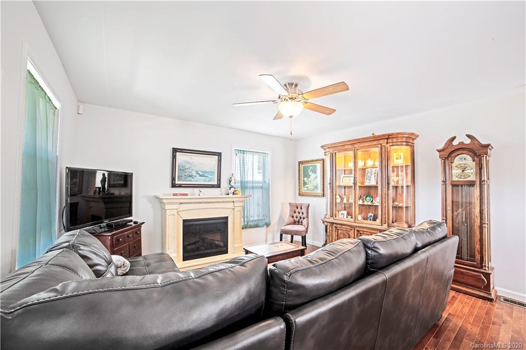 11 Yarrow Meadow Road Weaverville, NC 28787 - Photo 7 of 31 Gallery Image 7