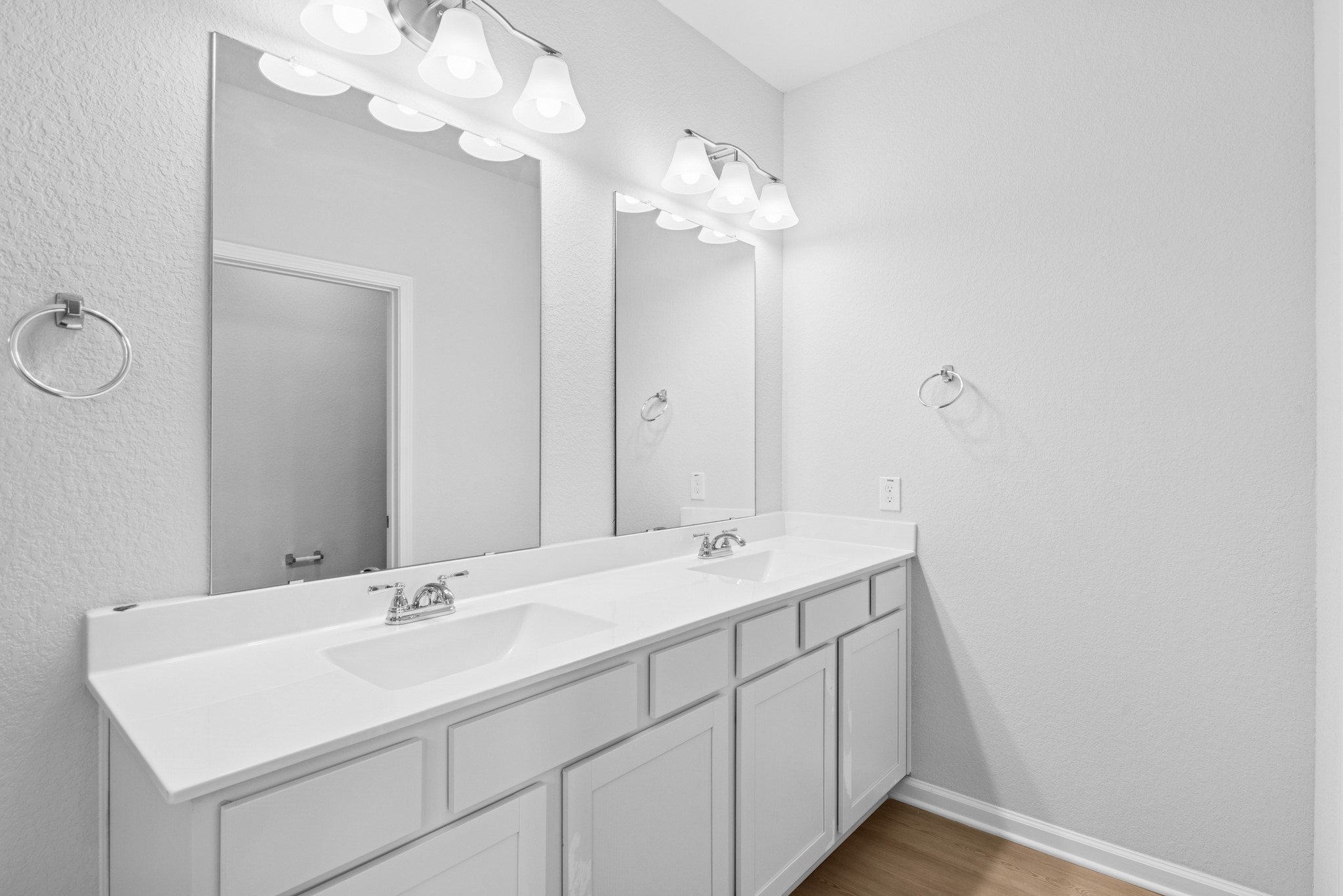 9742 Enclave Ridge Road Willis, TX 77318 - Photo 18 of 24 The Pearson- Primary Bath with Dual Vanities