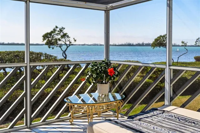 $985,000 | 73 Tidy Island Boulevard, Unit 73, Bradenton, FL 34210