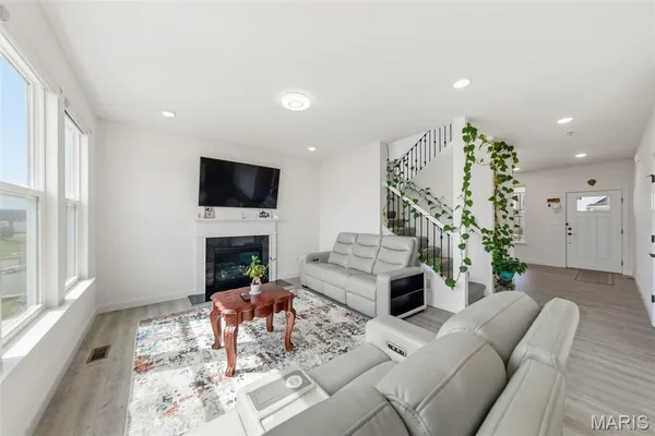 $2,800 | 106 Sommerset Court, Lake St. Louis, MO 63367
