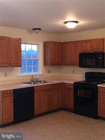 6217 Hf Rd Spring Grove Pa Spring Grove, PA 17362 - Photo 6 of 18 Kitchen