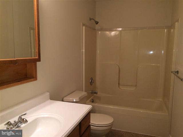 6217 Hf Rd Spring Grove Pa Spring Grove, PA 17362 - Photo 8 of 18 Bath
