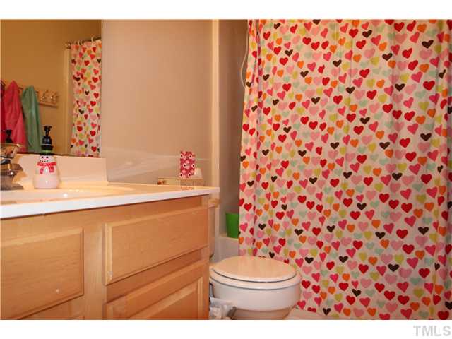 5105 Long Neck Court Raleigh, NC 27604 - Photo 19 of 22 Bathroom 2 on 2nd floor