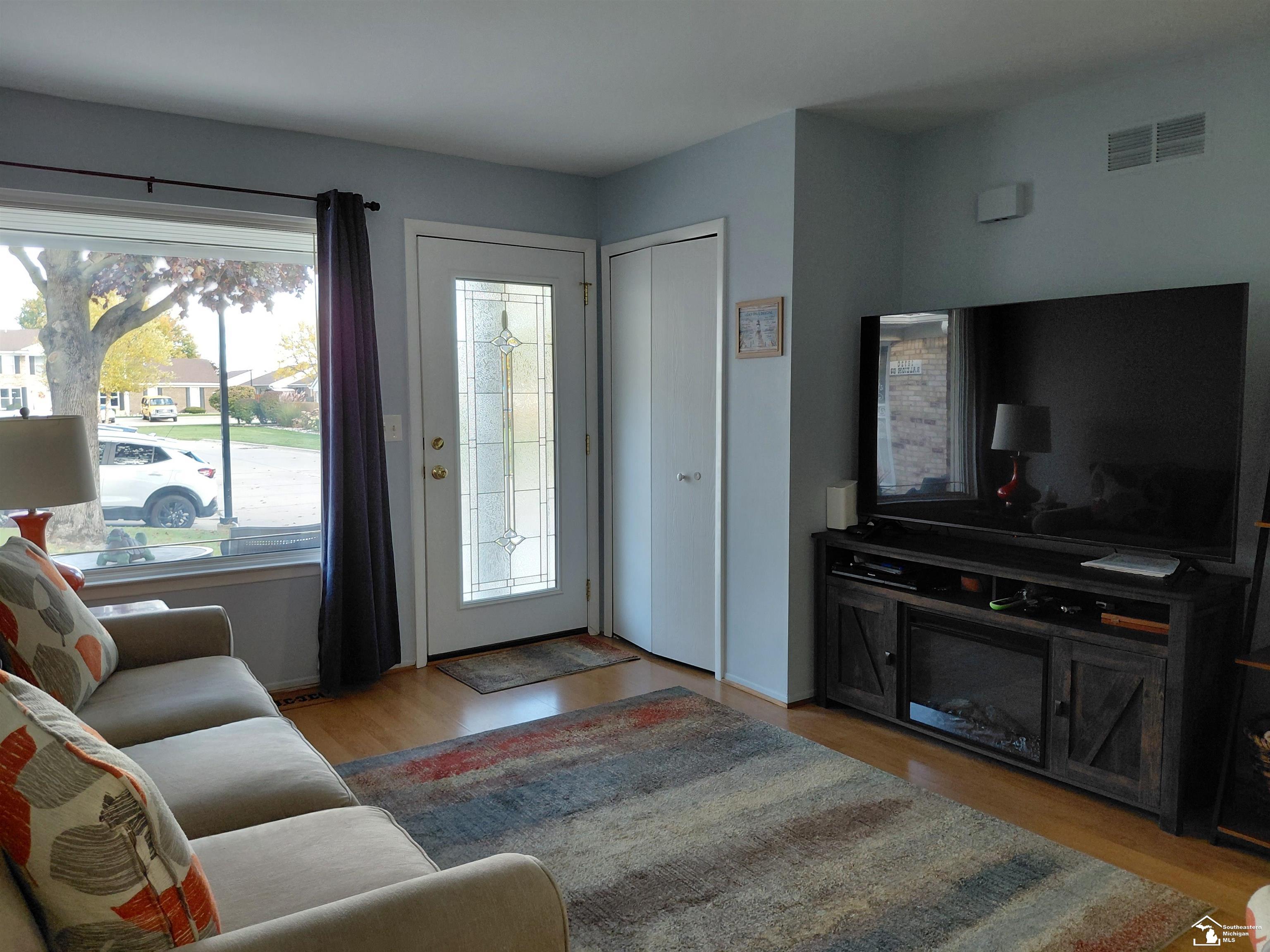 18680 Rudgate Street Southgate, MI 48195 - Photo 27 of 35 50192704-baba999f-c305-4bcc-8fbd-7864fae515a2.JPG
