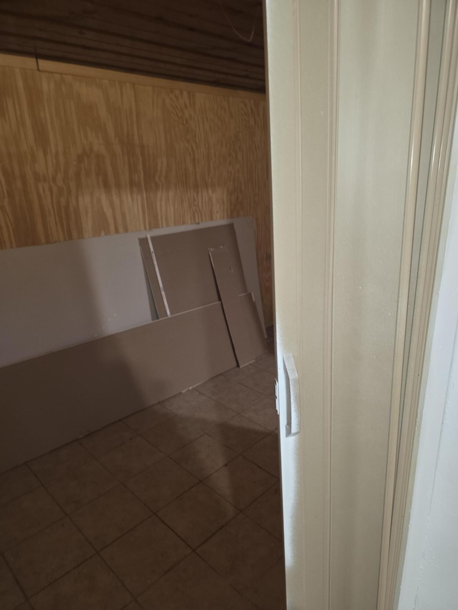 17955 Charest Street Detroit, MI 48212 - Photo 11 of 16 20251121_113426