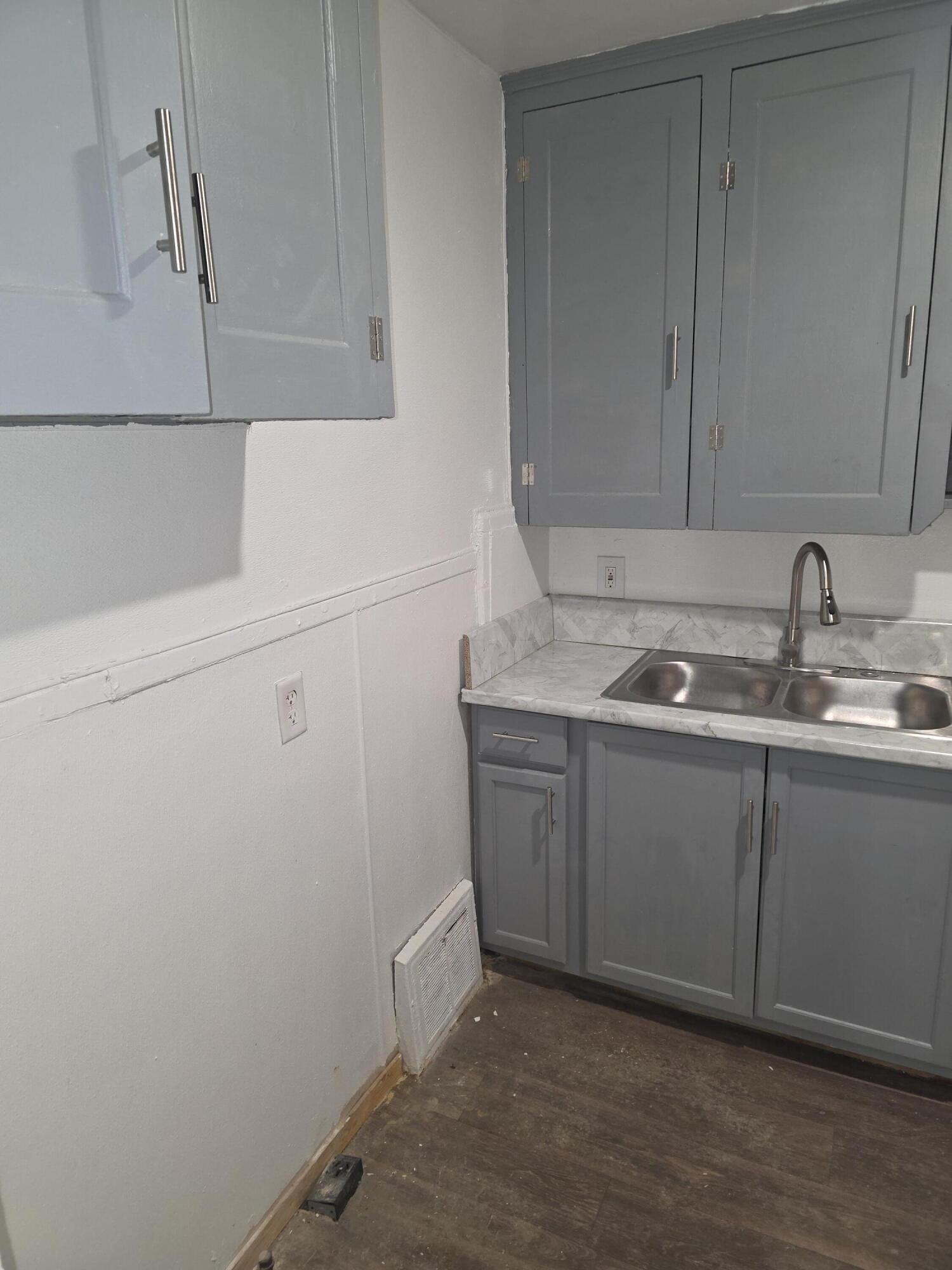 17955 Charest Street Detroit, MI 48212 - Photo 8 of 16 20251121_112824 (2)