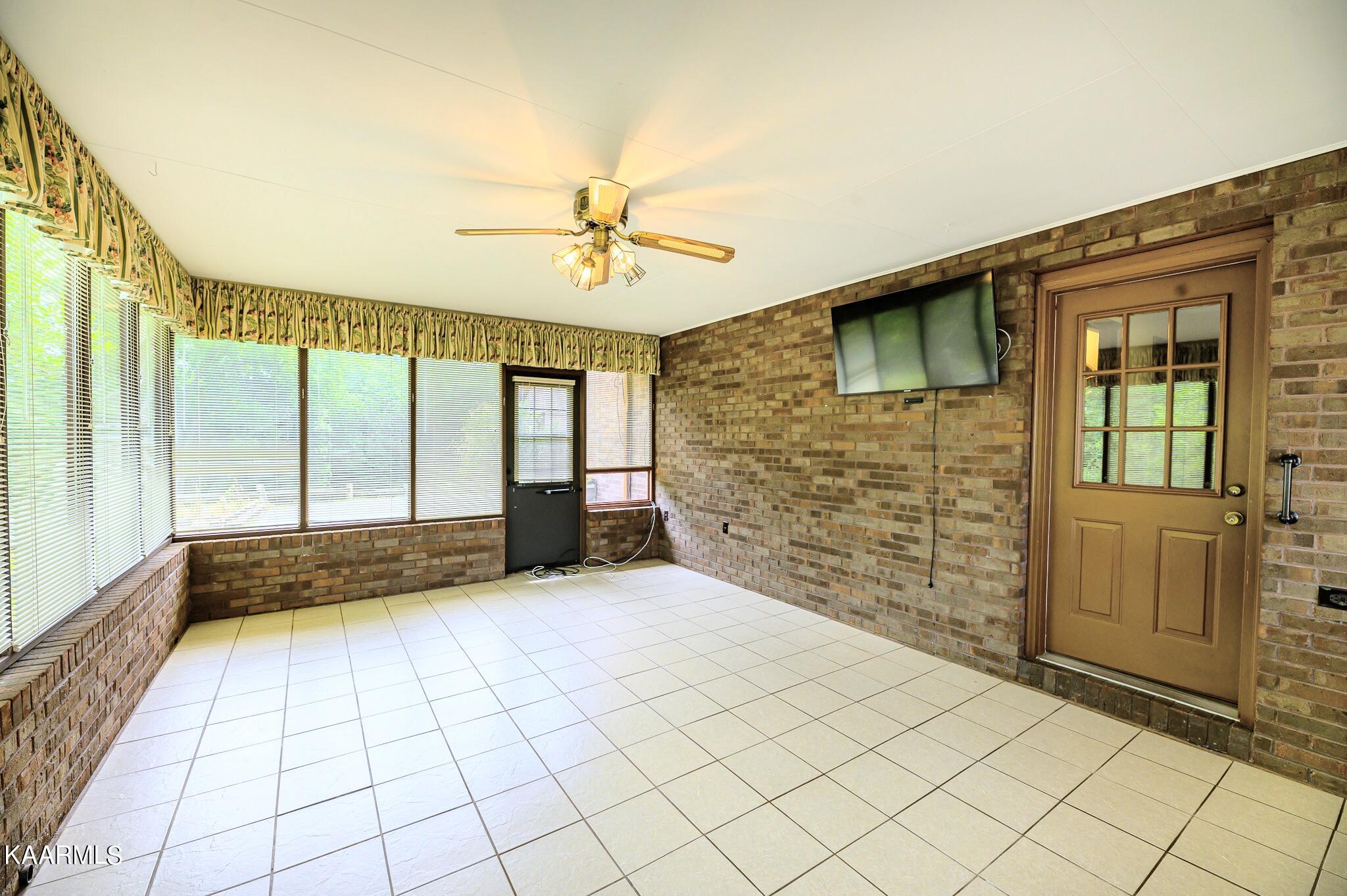30158 Pond Creek Road Philadelphia, TN 37846 - Photo 17 of 48 Sunroom