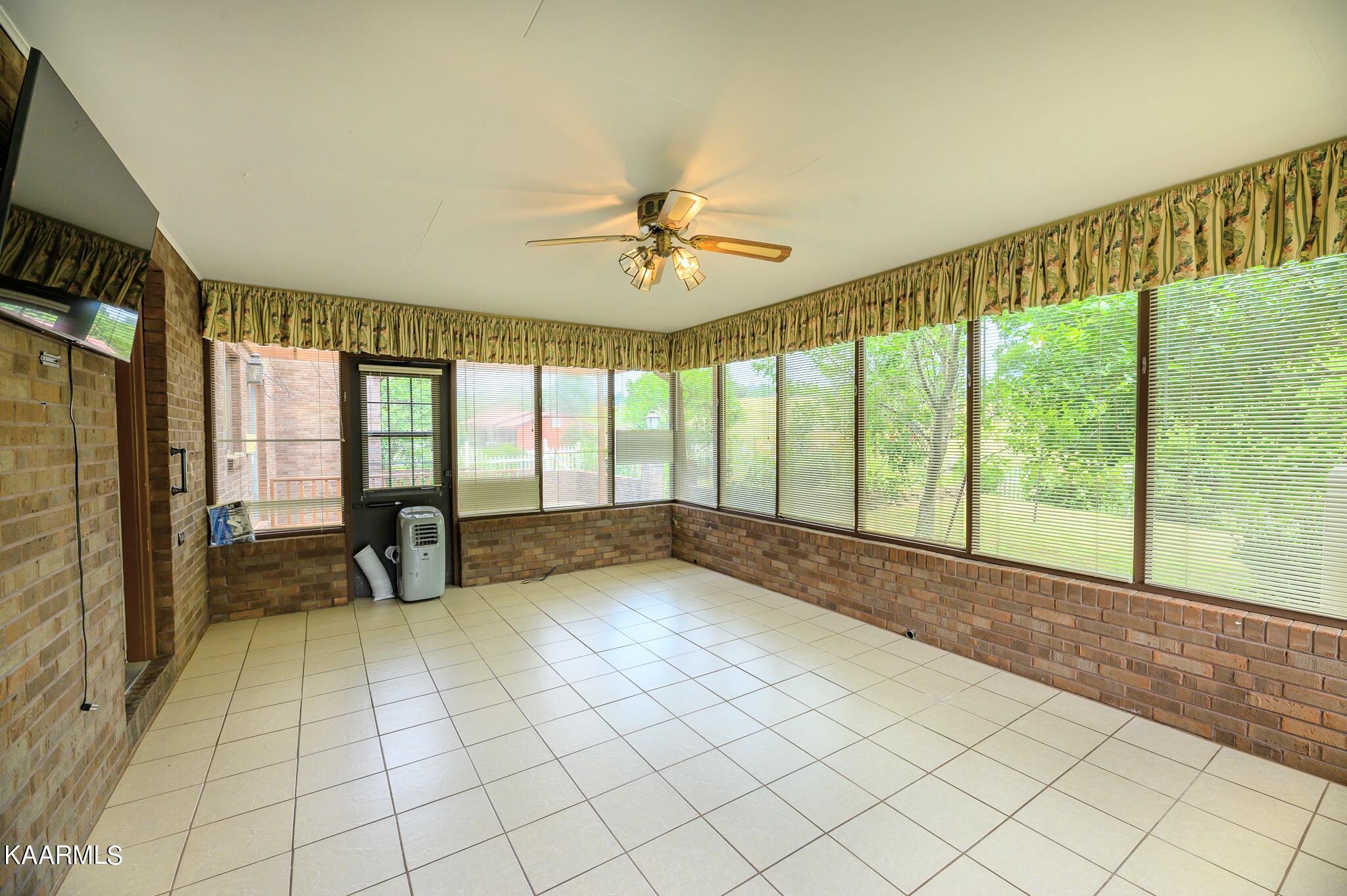 30158 Pond Creek Road Philadelphia, TN 37846 - Photo 18 of 48 Sunroom
