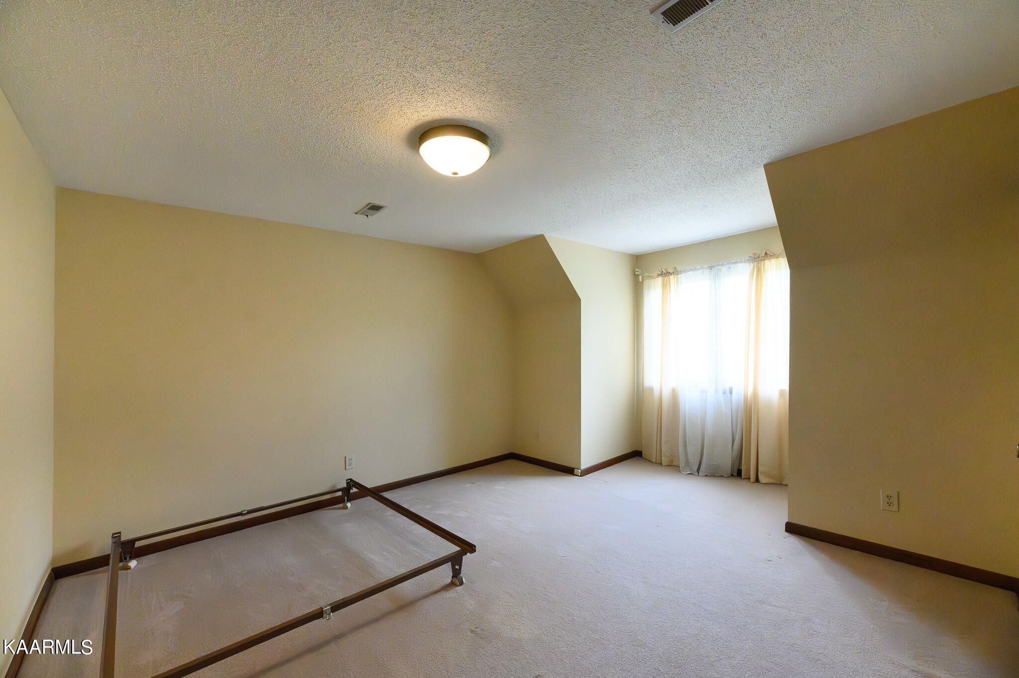 30158 Pond Creek Road Philadelphia, TN 37846 - Photo 29 of 48 Guest Bedroom