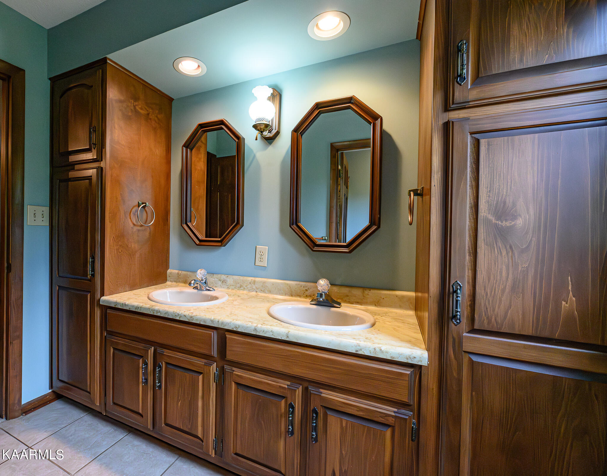 30158 Pond Creek Road Philadelphia, TN 37846 - Photo 33 of 48 Hall Bath