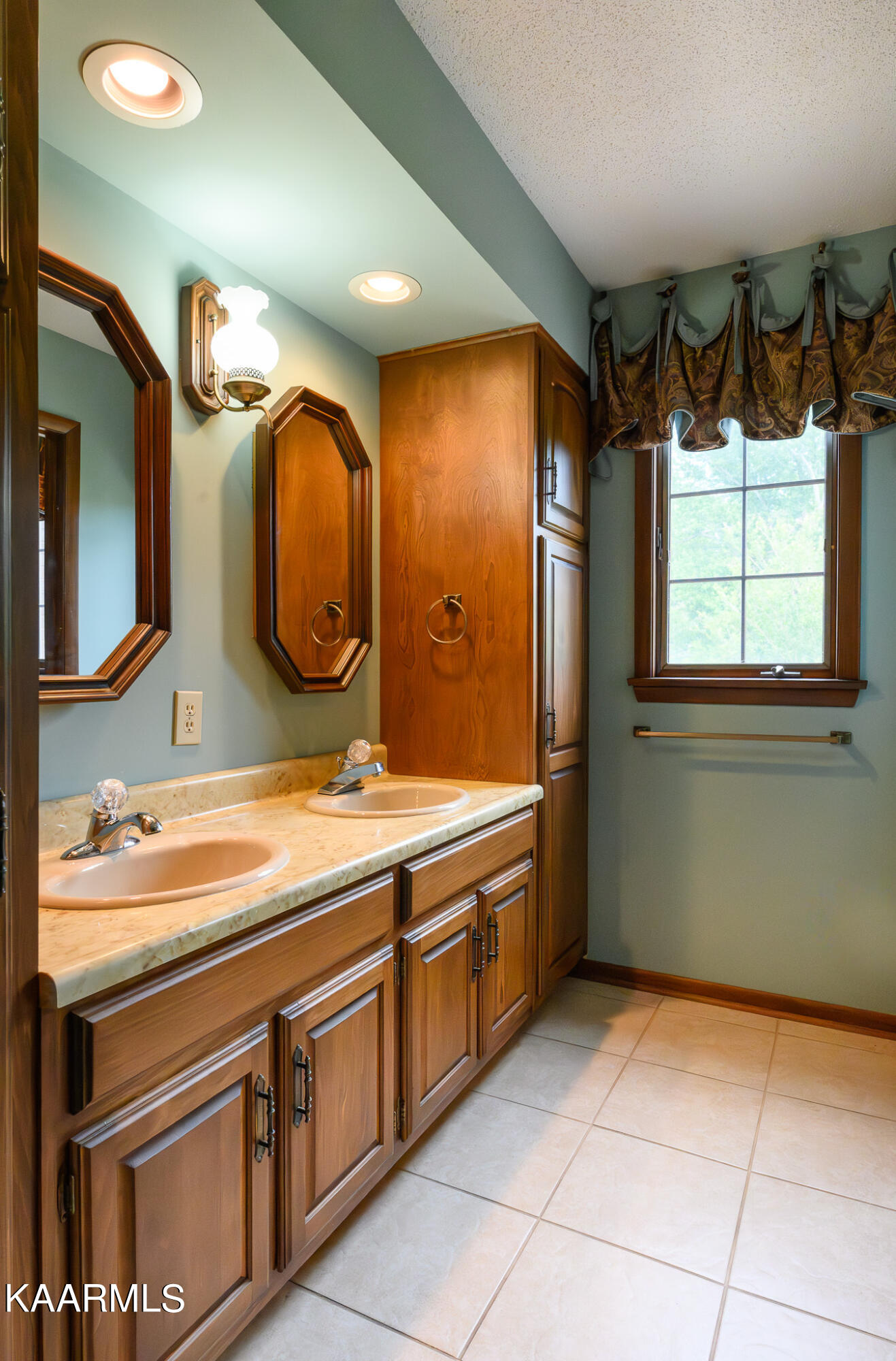 30158 Pond Creek Road Philadelphia, TN 37846 - Photo 34 of 48 Hall Bath
