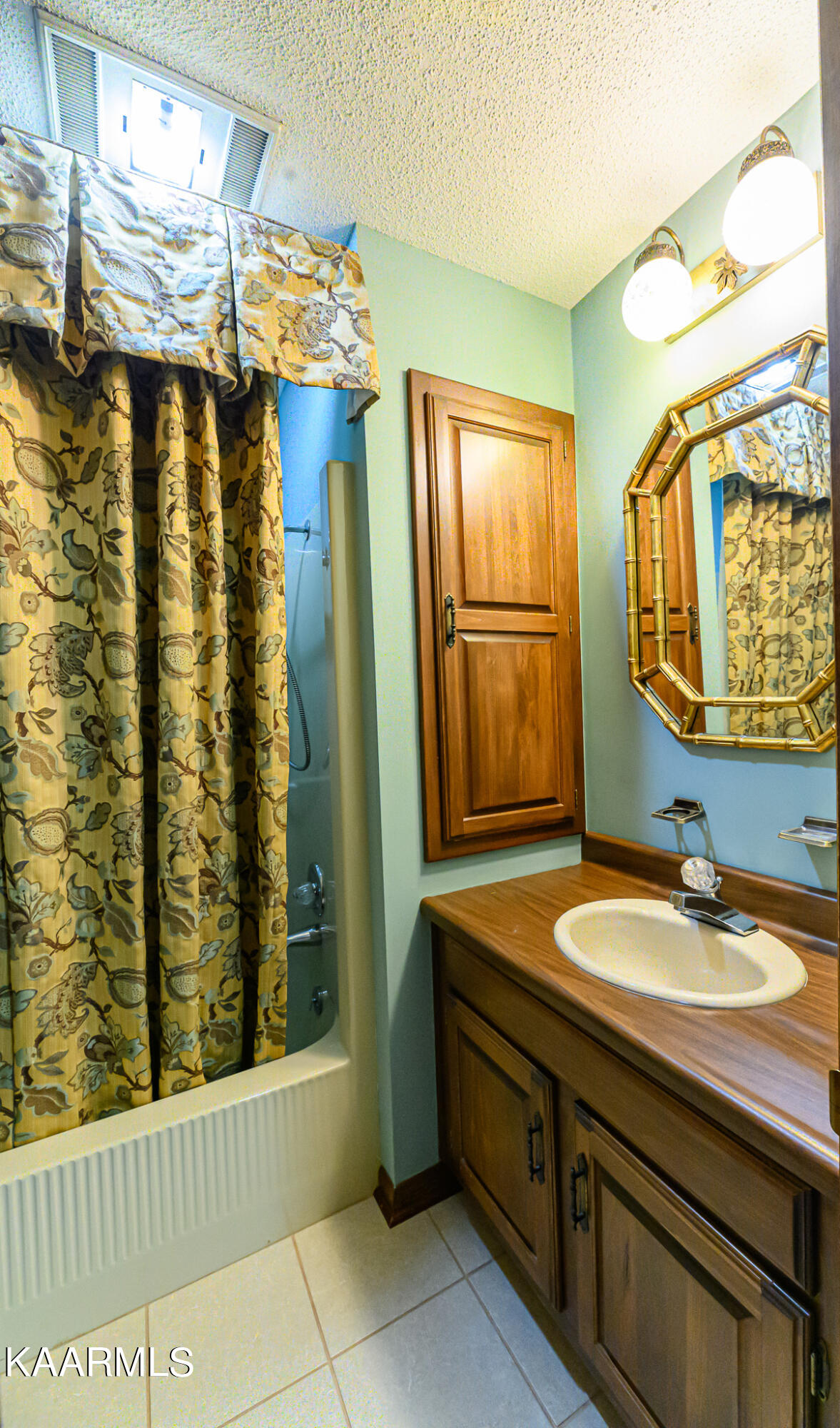 30158 Pond Creek Road Philadelphia, TN 37846 - Photo 39 of 48 Bathroom near laundry