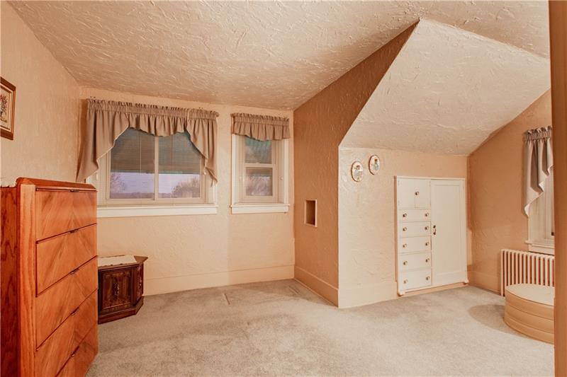 205 Alden Road Carnegie, PA 15106 - Photo 14 of 24 Gallery Image 14