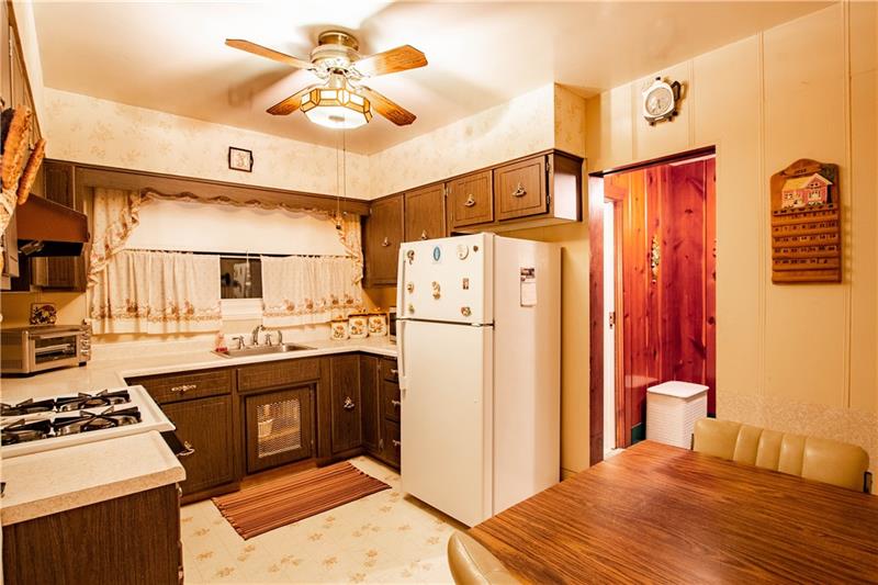 205 Alden Road Carnegie, PA 15106 - Photo 10 of 24 Gallery Image 10